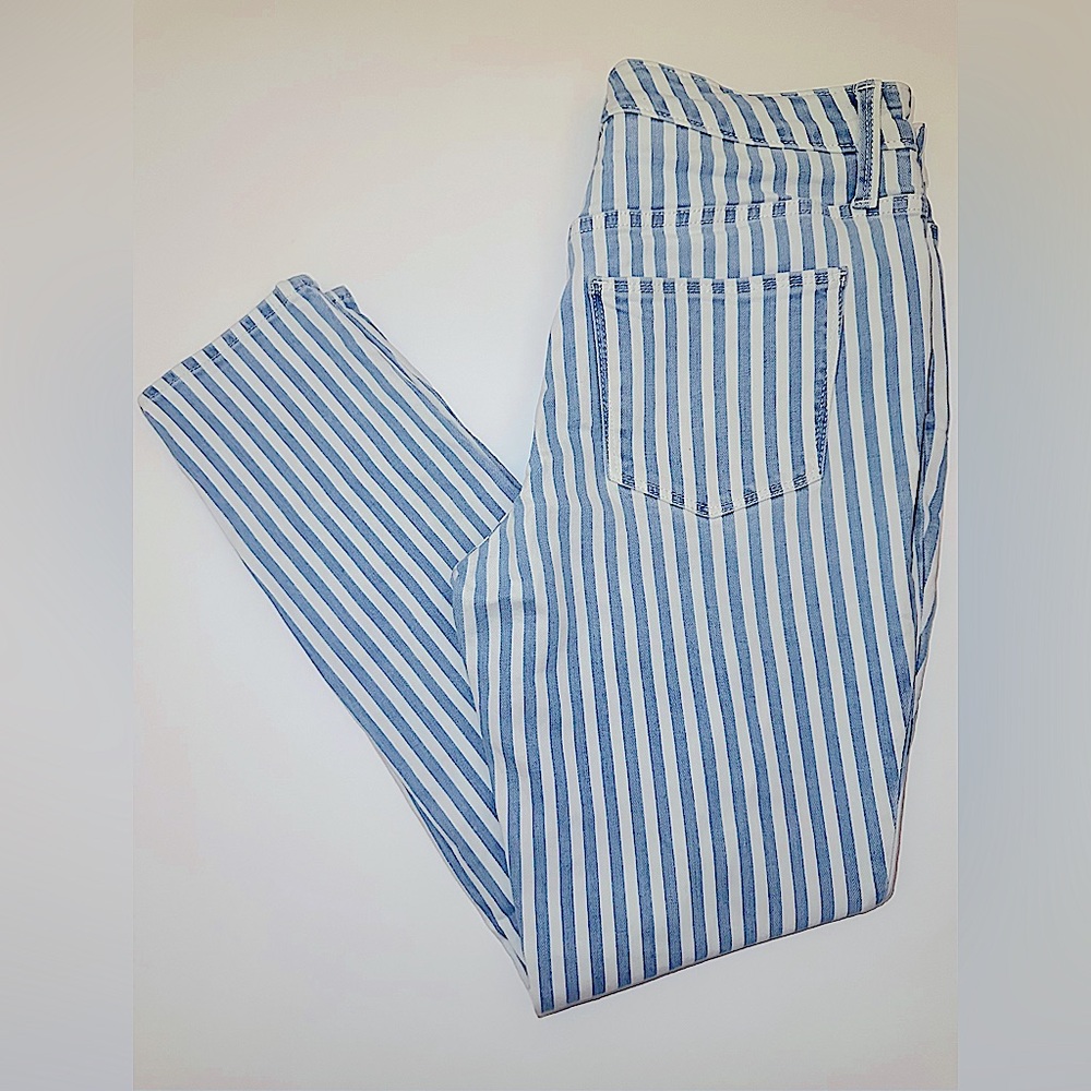 Universal Thread blue and white striped pants🩵